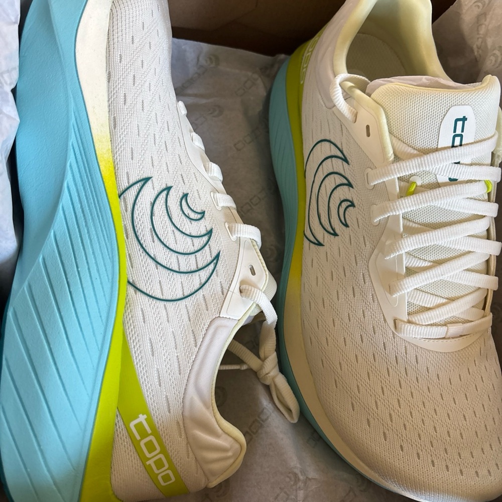 Topo Athletic White teal  Running Shoes men’s size 11